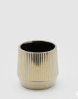 Vaso/cache-pot righe, in ceramica, colore oro, misura piccola, H.14x D.15 cm. EDG