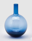 Vaso sfera con collo, in vetro, colore blu, misura H.36xD27 cm. EDG