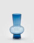 Vaso righe con sfera, in vetro, colore blu, misura H.31,5xD19 cm. EDG