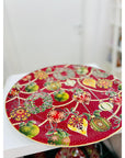 Piatto panettone natalizio fondo rosso, in porcellana. Hervit Creations
