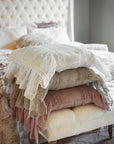 Cuscino rettangolare con pizzo e gala, colore bianco. Blanc Mariclò