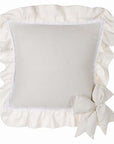 Copricuscino quadrato con gala e fiocco, colore beige. Blanc Mariclò