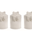 Set 3 barattoli con coperchio in ceramica bianca decoro fiocco Linea Sentimento. Blanc Mariclò