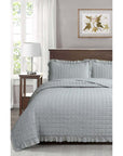 Set Trapunta matrimoniale con 2 copriguanciali, colore grigio, con rouches. Blanc Mariclò