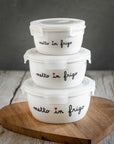 Contenitore ermetico rotondo misura XL in gres decoro "Metto in frigo". Simple day