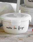 Contenitore ermetico rotondo misura L in gres decoro "Metto in frigo". Simple day