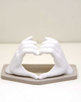 Scultura mani cuore, 22X12 cm., bianco base nocciola. Bongelli