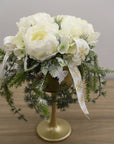 Alzata in vetro misura piccola con decoro natalizio, peonie, pino e ortensie bianche. Fiori di lena