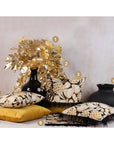 Runner fantasia, bianco nero ed oro, con piume, 180x40. Fiori di Lena
