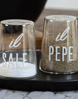 Set sale e pepe in vetro borosilicato decoro "Il Sale" e "Il Pepe" trasparente con scritta in bianco. Simple day