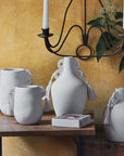 Anfora bianca, con nappe e 2 manici, H 25 Cm. Linea Pottery. Tognana