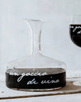 Decanter in vetro decoro "Un goccio di vino" 1,2lt., trasparente con scritta in bianco. Simple day