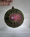 Palla con disegno a rilievo viola e verde, diametro 15cm. Sia Home Fashion