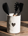 Portamestoli e posate bianco con cuore grigio. Simple day