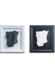 Quadro medio coppia busti nero, con cornice bianca. Sharon