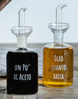 Set 2 bottiglie decoro "Olio quanto basta" e "Un po' di aceto". Simple day
