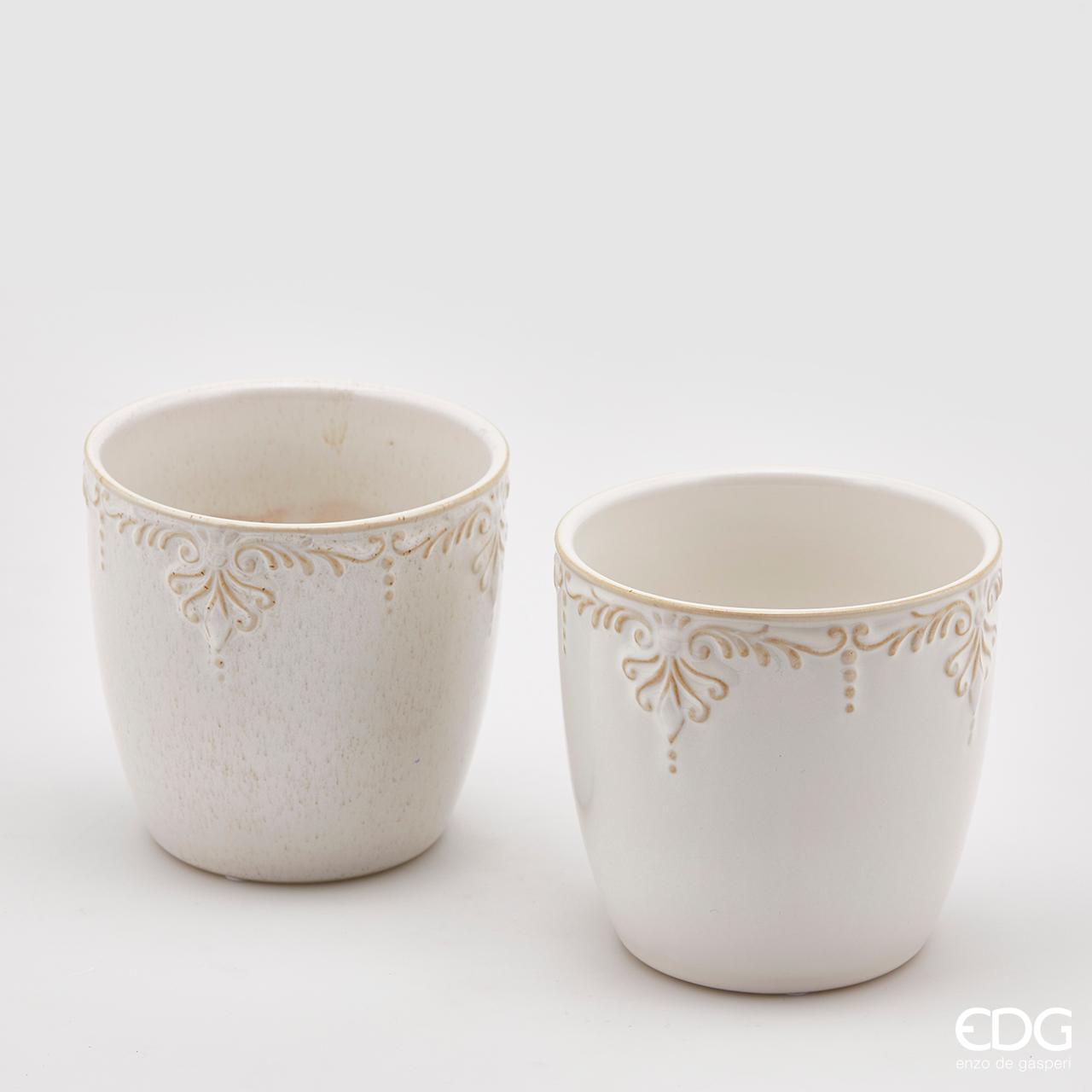 Vaso con drappo, colore avorio, H. 13 x D.13.5 cm. EDG