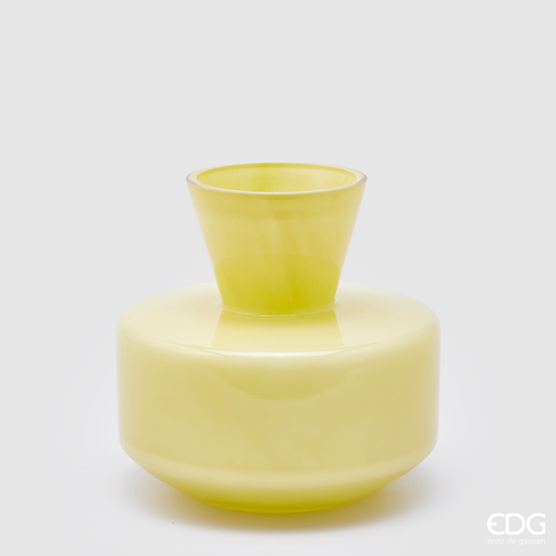 Vaso rotondo con collo, misura grande H.20xD.21 cm., in vetro, giallo. EDG