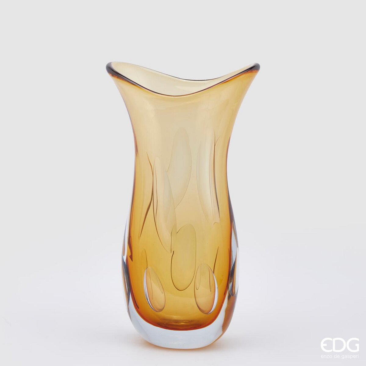 Vaso Fluxus svasato, colore ambra, in vetro, misura H.37x14x20 cm. EDG