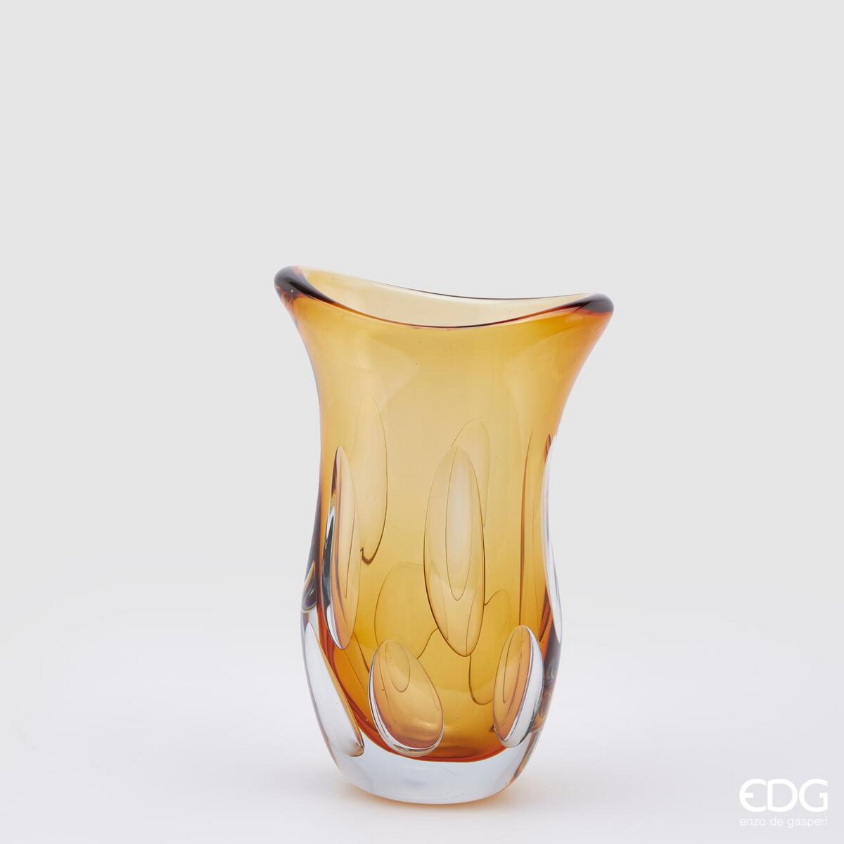 Vaso Fluxus svasato, colore ambra, in vetro, misura H.30x12.5x20 cm. EDG