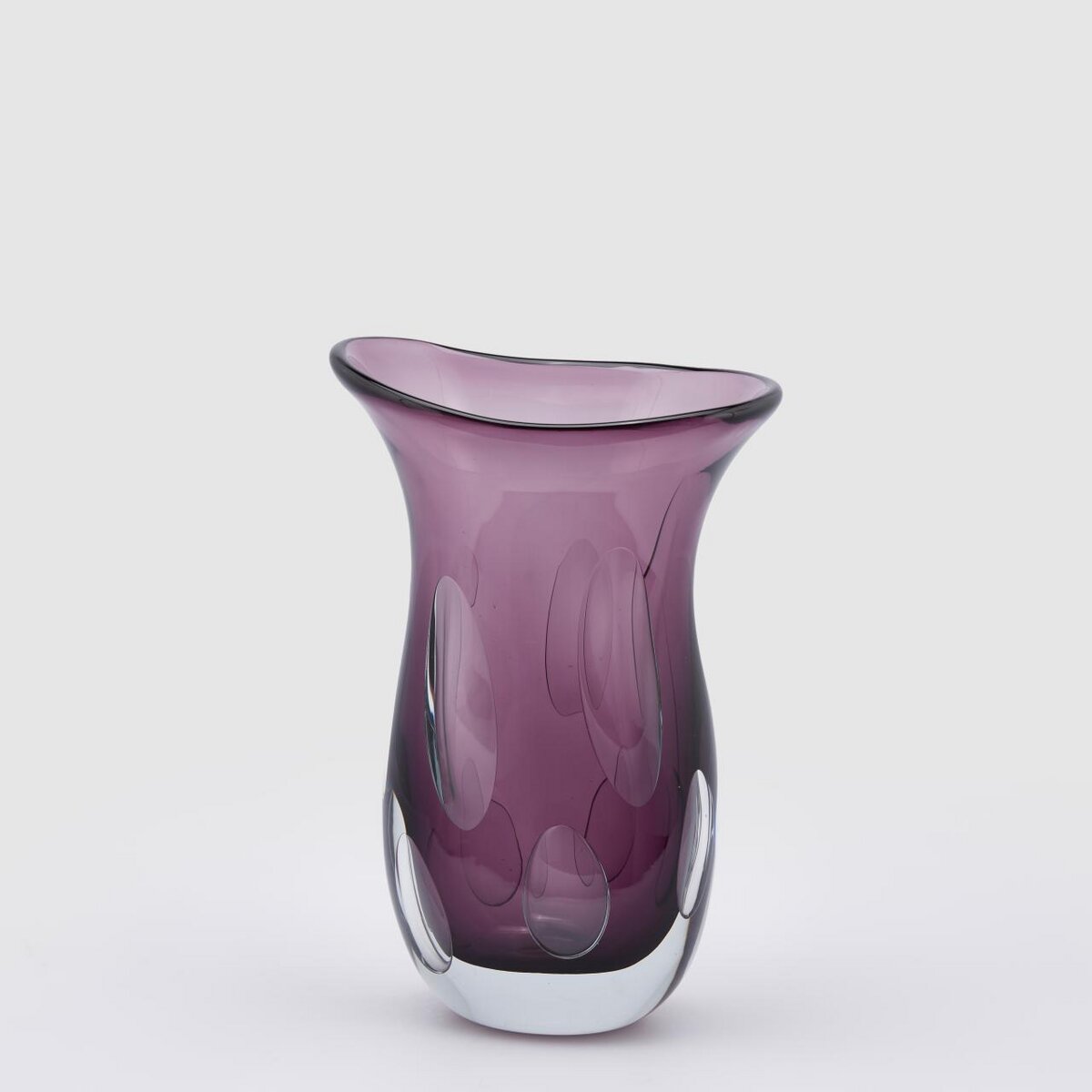 Vaso Fluxus svasato, colore viola, in vetro, misura H.30x12.5x20 cm. EDG