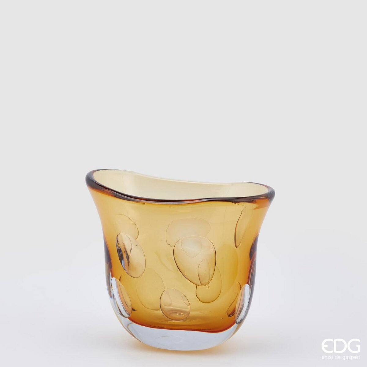 Vaso basso Fluxus svasato, colore ambra, in vetro, misura H.23x17x25cm. EDG