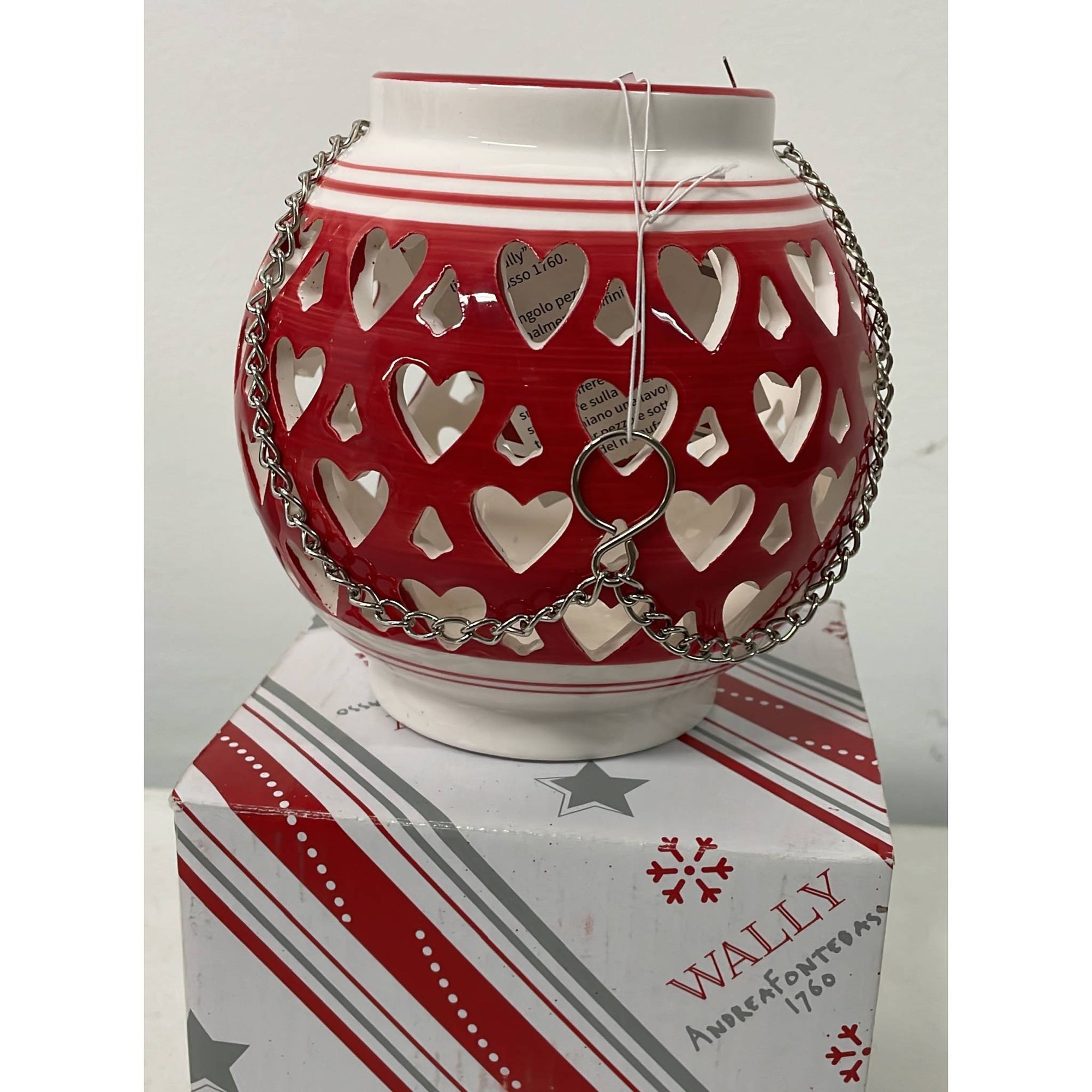 Lanterna piccola in ceramica decoro cuori rosso. Tognana