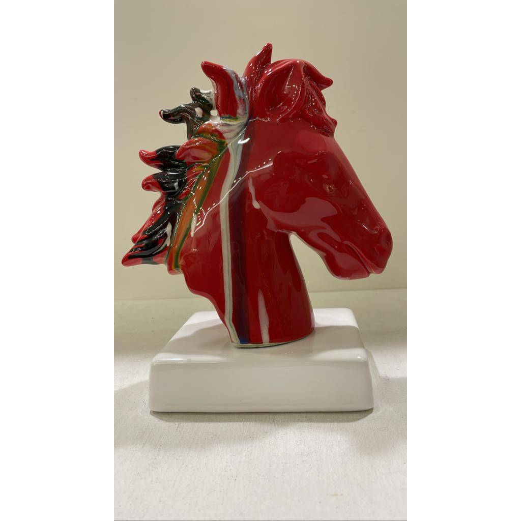 Statua "Cavallo" decoro imbratto, in porcellana lucida. Amage