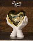 Scultura mani con cuore, 9X10 cm., bianco e oro. Bongelli