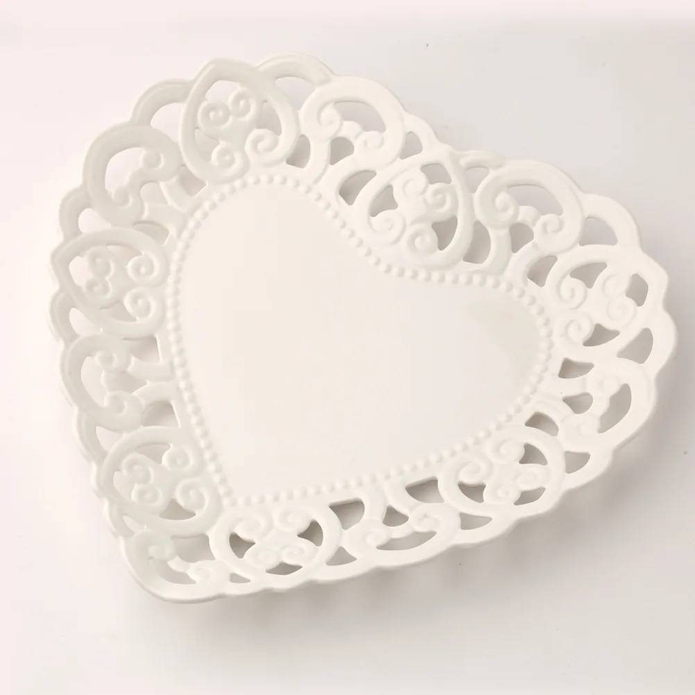 Piatto cuore traforato, in porcellana, bianco, misura 25 cm. Hervit Creations