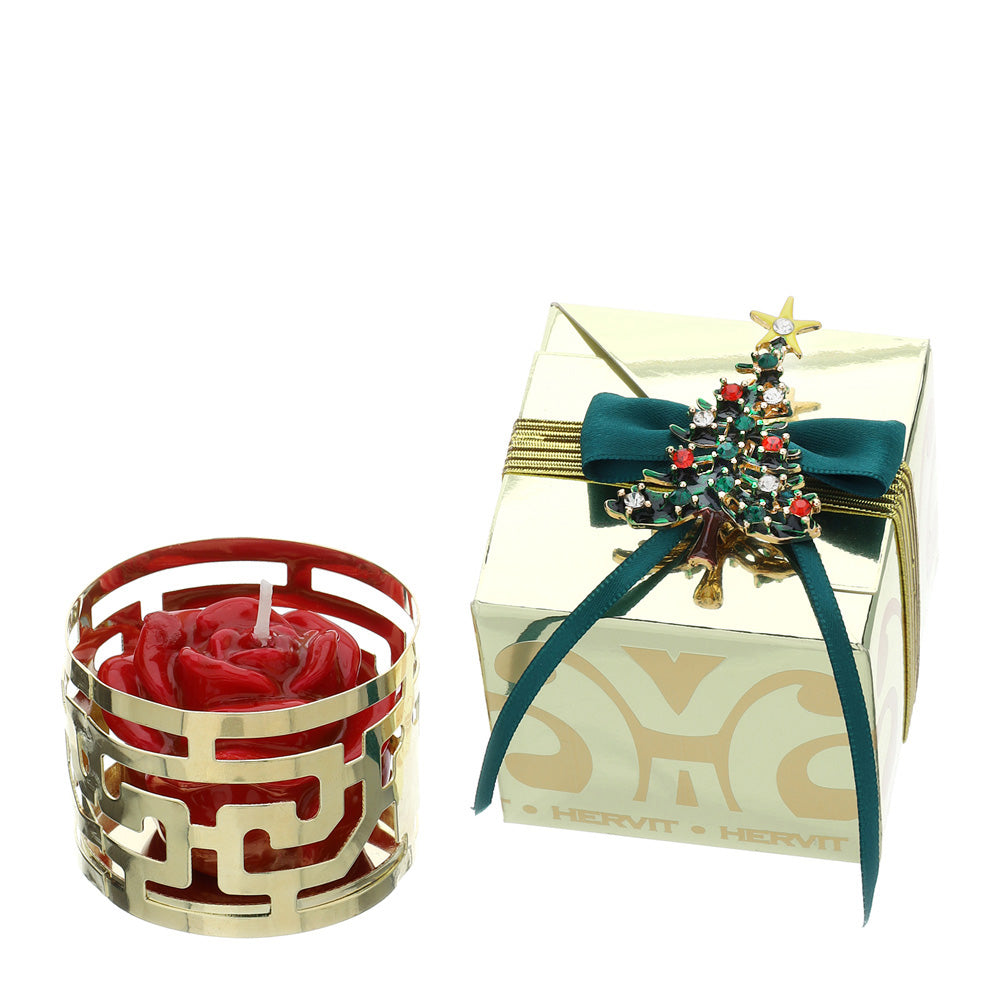 Scatola regalo oro con spilla albero e portacandela oro con candela rossa. Hervit Creations