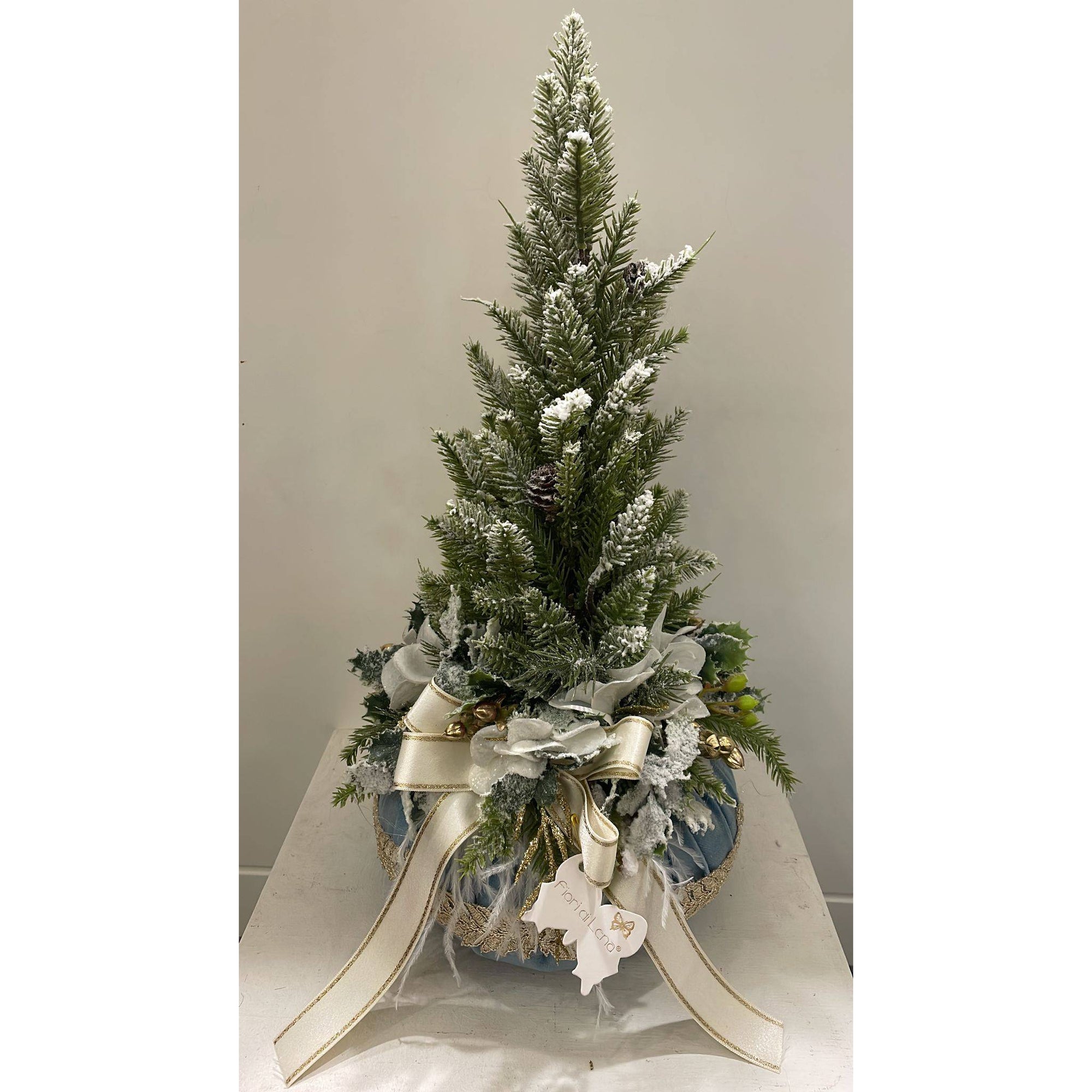 Puffo velluto celeste piccolo con decoro natalizio e alberello innevato. FIORI DI LENA