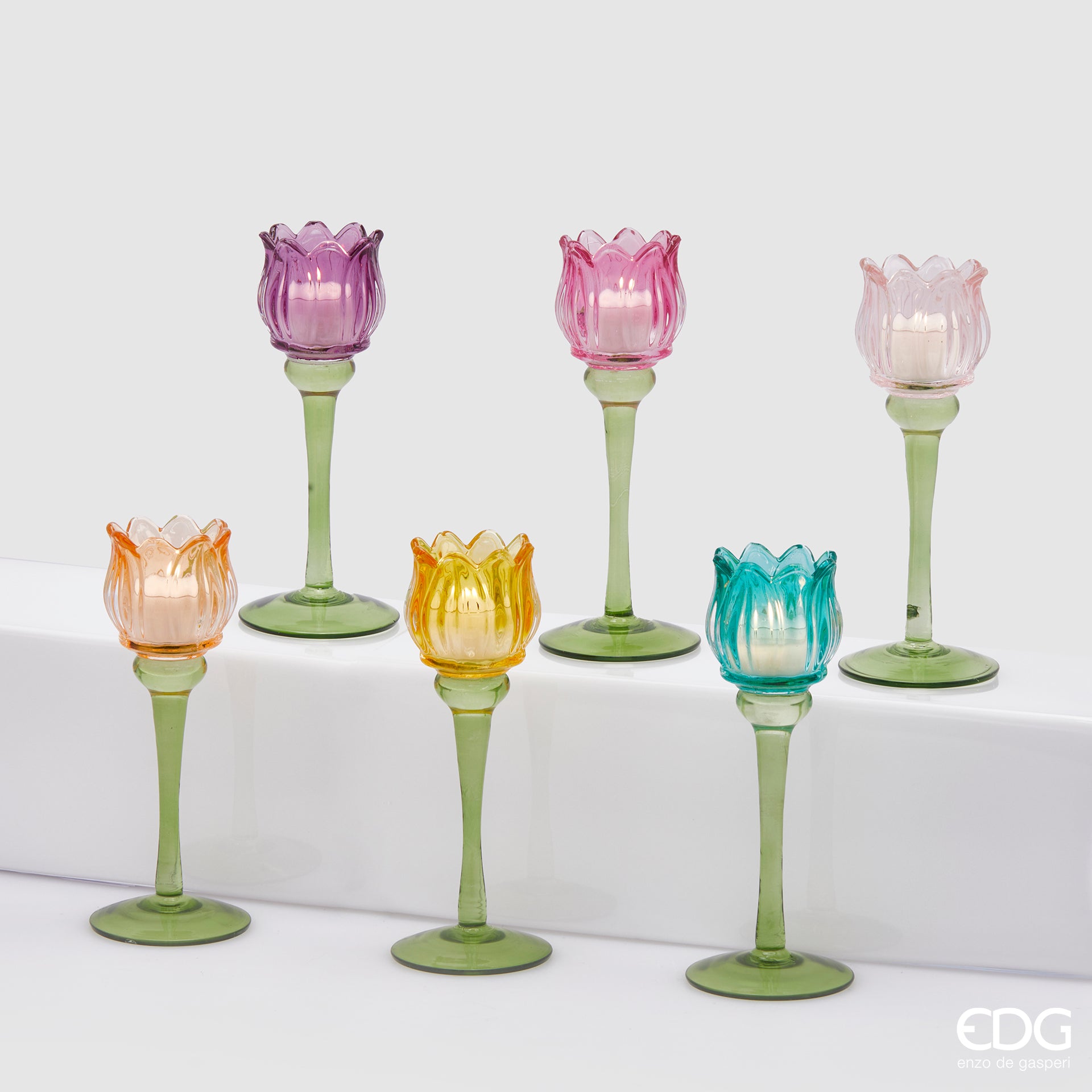 Portacandela Tulip, 6 colori assortiti, misura media H.22 x D.8.5 cm. EDG
