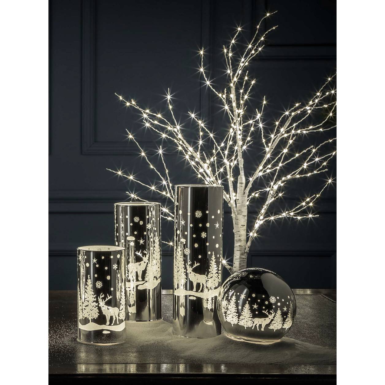 Decorazione natalizia da appoggio, Cono Piccolo, con luce a led. L'oca nera