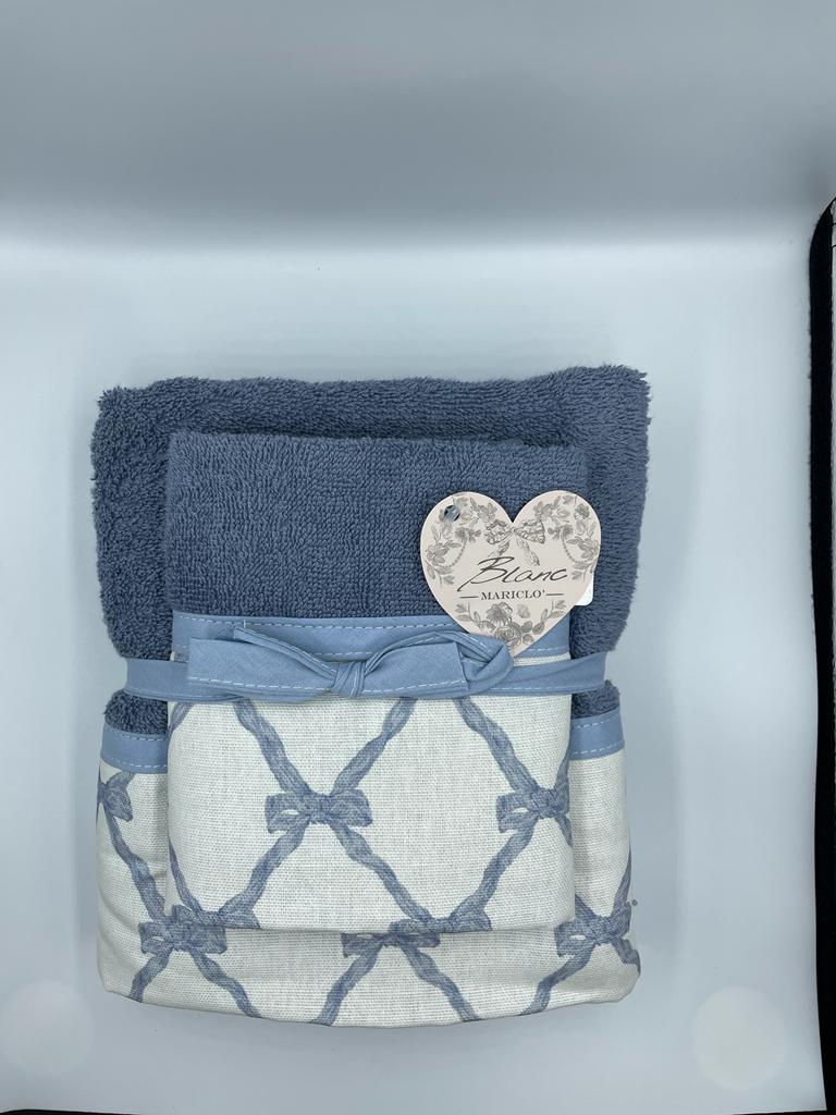 Coppia spugna 420 gsm, colore celeste/fiocchi celeste. Blanc Mariclò