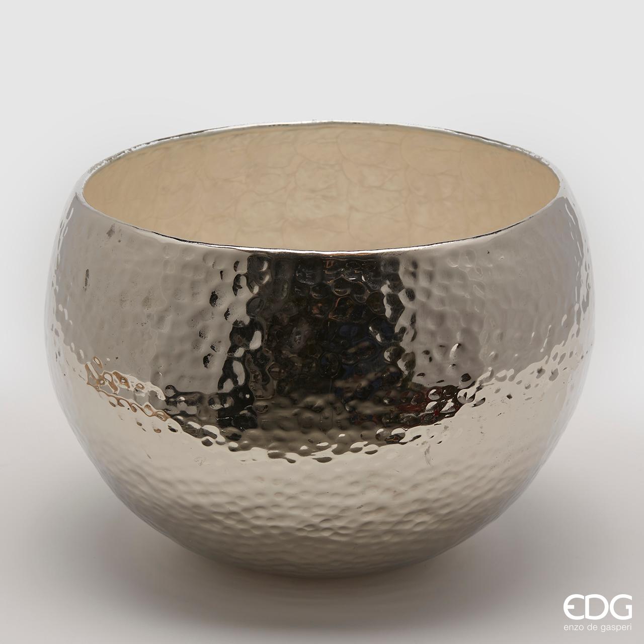 Vaso bombato, in alluminio martellato, interno madreperlato H. 25 diametro 34cm. EDG