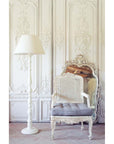 Piantana con paralume in lino, colore bianco. Blanc Mariclò
