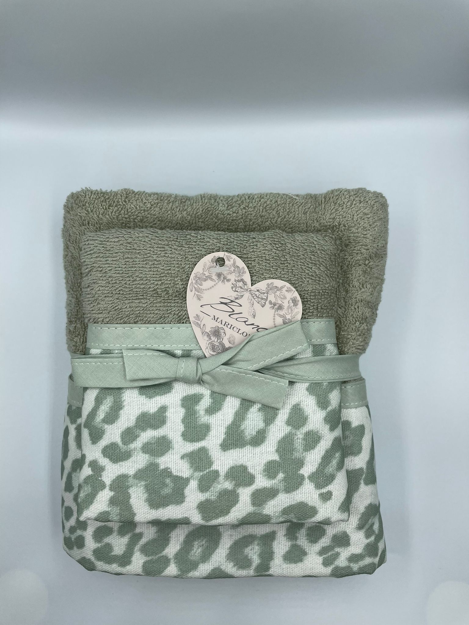 Coppia spugna 420 gsm, colore verde/leopardato verde. Blanc Mariclò