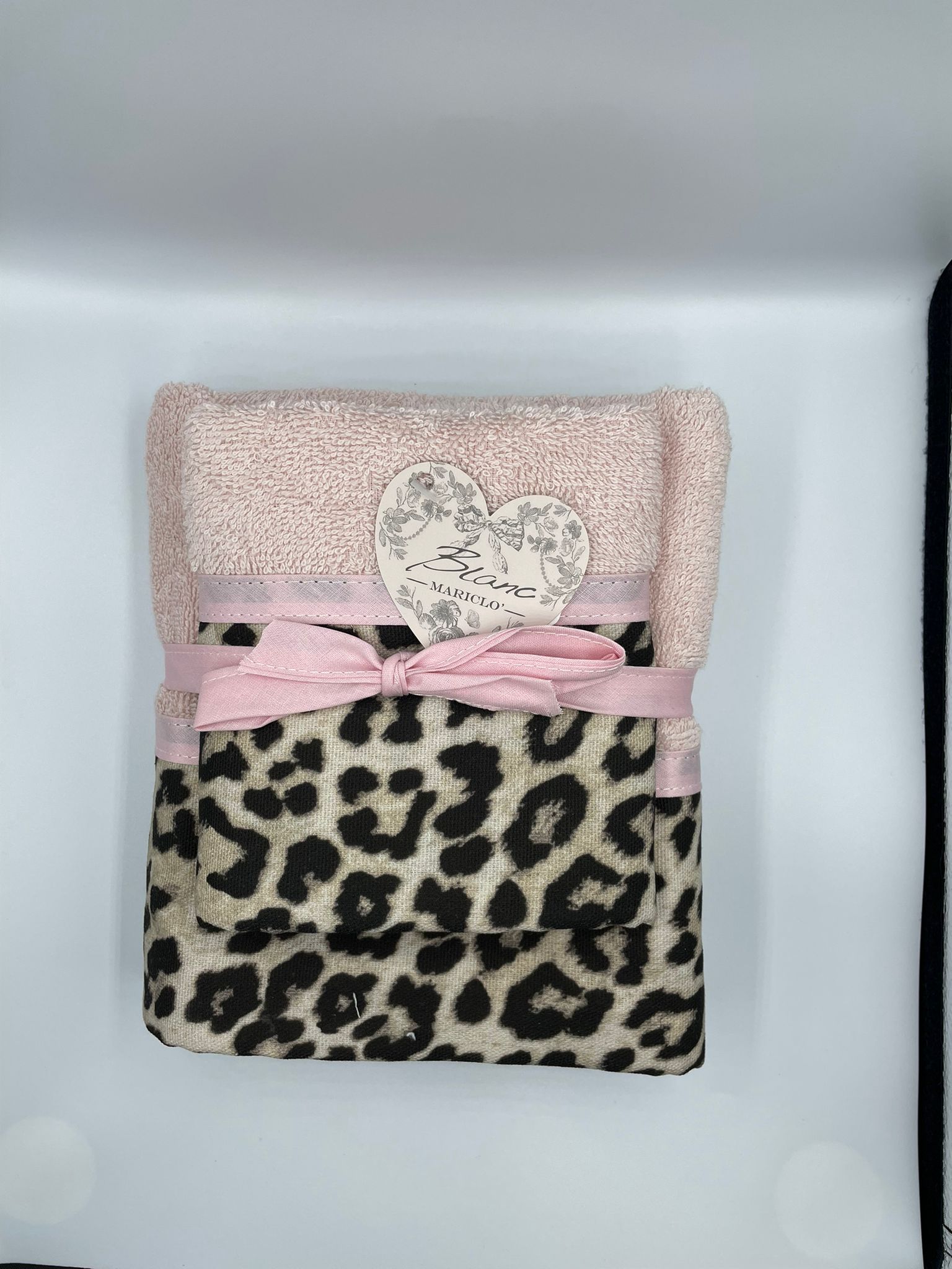 Coppia spugna 420 gsm, colore rosa/leopardato. Blanc Mariclò