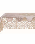 Tovaglia in velluto con bordo in pizzo e rosone centrale, colore beige, Linea Velvet &amp lace, 160x300. Blanc Mariclò