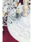 Tovaglia in velluto con bordo in pizzo e rosone centrale, colore bordeaux, Linea Velvet &amp lace, 160x300. Blanc Mariclò