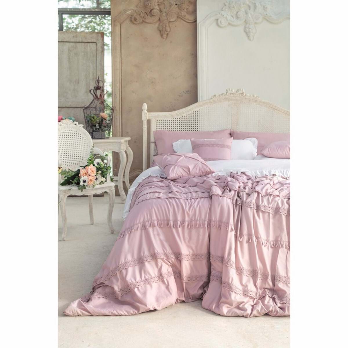 Trapunta matrimoniale Courbet Rosa con 2 federe e 3 cuscini d'arredo. Blanc Mariclò