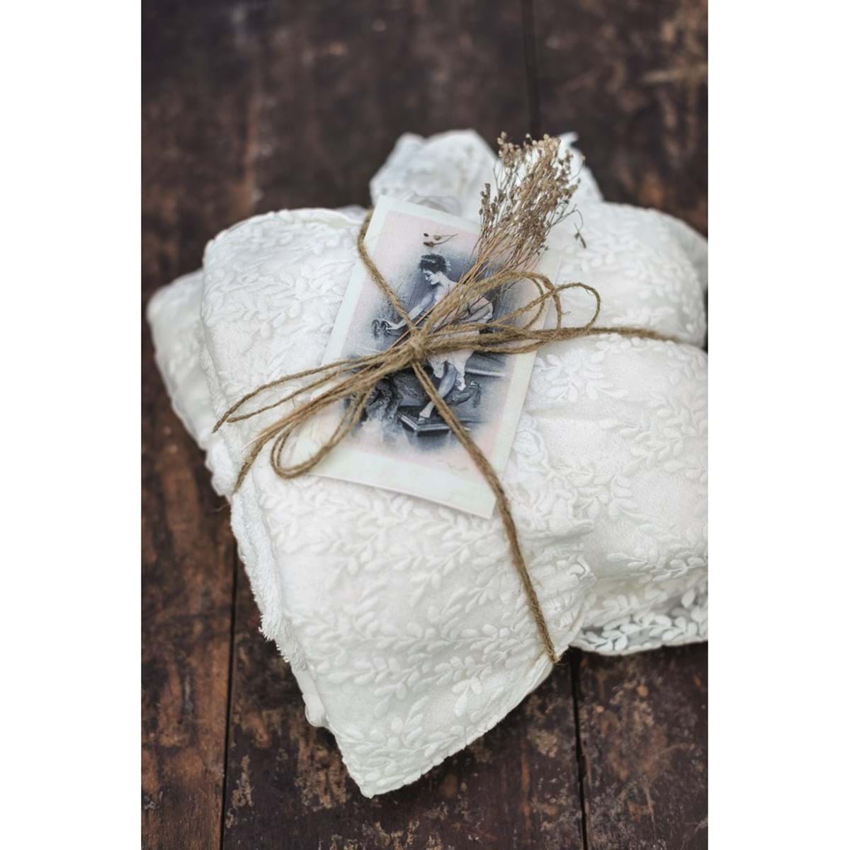 Coppia spugna bianco con balza in tulle ricamato. Blanc Mariclò