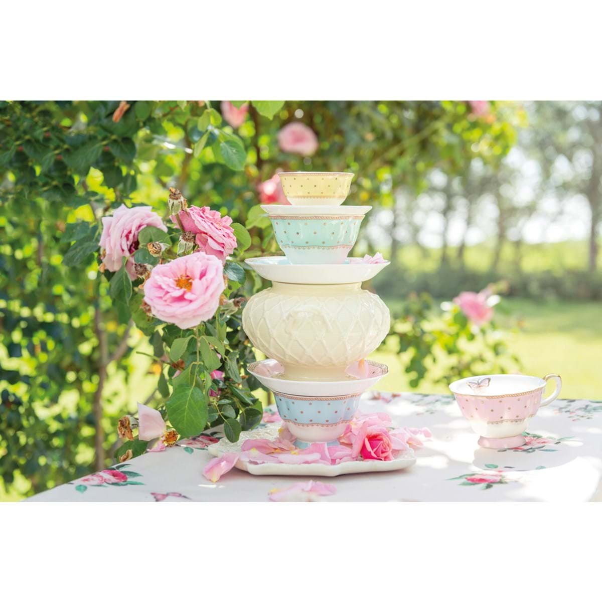 Tazza tè con piattino porcellana con pois e farfalla, colore azzurro. Blanc Mariclò