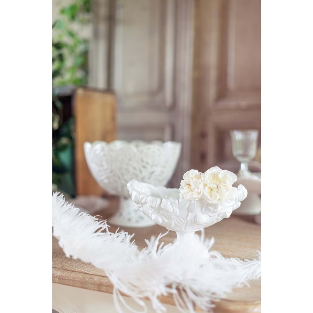 Coppa con piede, ceramica bianco decoro rose. Blanc Mariclò