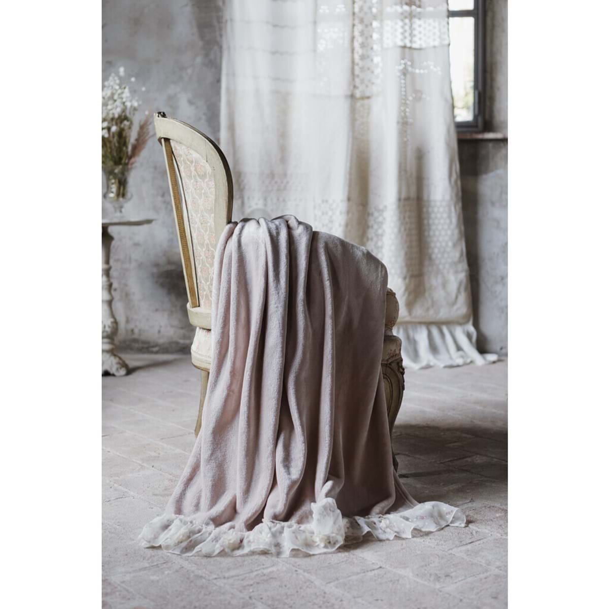 Plaid con gala in pizzo, 2 colori assortiti, 140x170 cm. Blanc Mariclò
