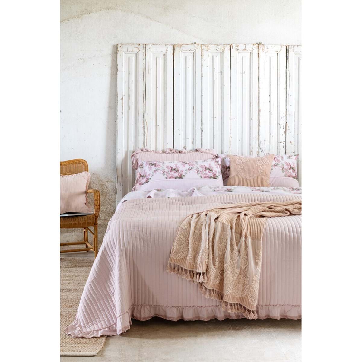 Trapunta matrimoniale con gala e merletto, colore rosa. Blanc Mariclò