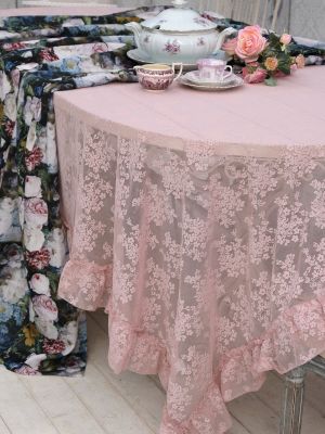 Tovaglia in pizzo e gala da 12cm., colore rosa ciclamino, 180x240. Blanc Mariclò