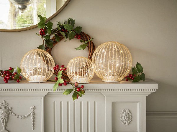 Sfera trasparente con perline e led, D.18 cm. Tognana