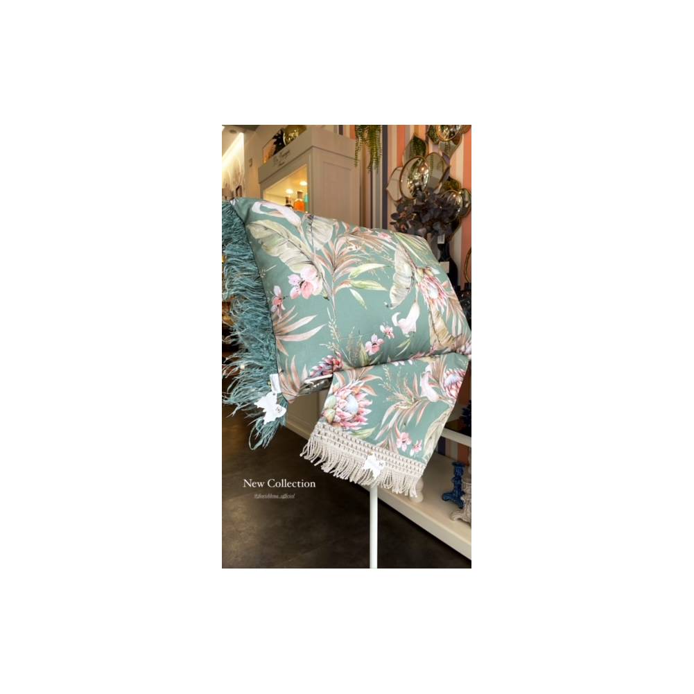 Runner con fantasia jungle fondo verde e passamaneria beige, 37x140 cm. Fiori di Lena
